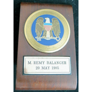 USA : Plaque de la NSA sur bois remise à M. remy Balanger le 20 mai 1985