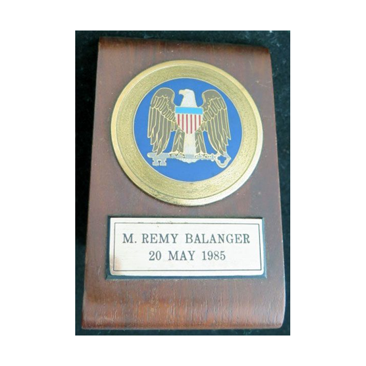 USA : Plaque de la NSA sur bois remise à M. remy Balanger le 20 mai 1985