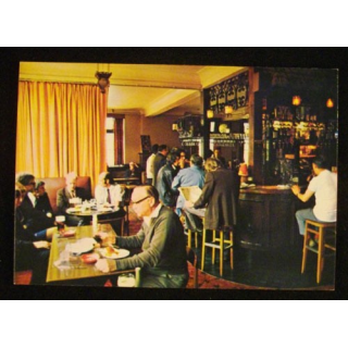 ANGLETERRE : INTÉRIEUR D'UN PUB