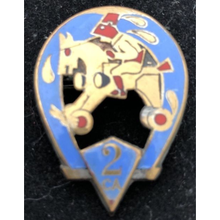 2° RCA : insigne du 2° Régiment de chasseurs d'Afrique cheval à roulettes