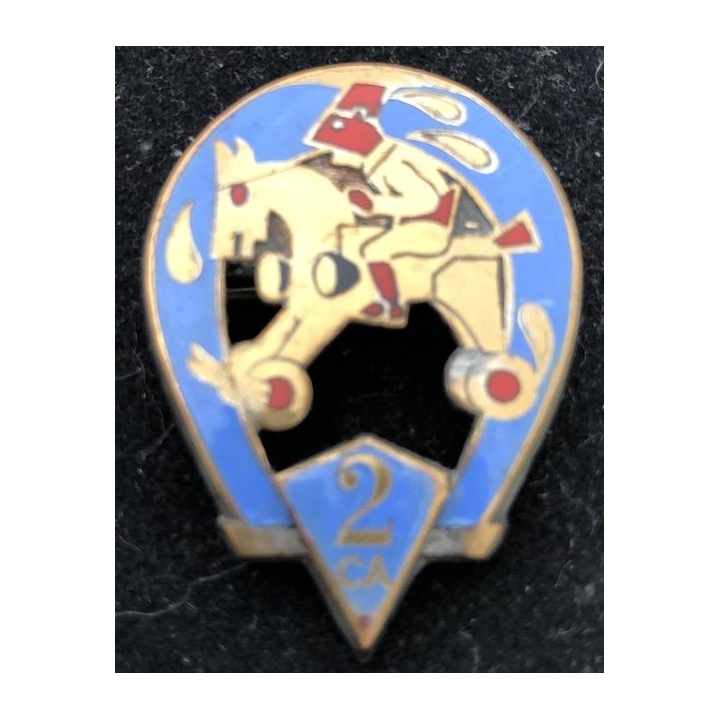 2° RCA : insigne du 2° Régiment de chasseurs d'Afrique cheval à roulettes