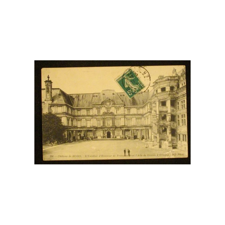 CHÂTEAU DE BLOIS - L'ESCALIER DHONNEUR DE FRANÇOIS 1er ...