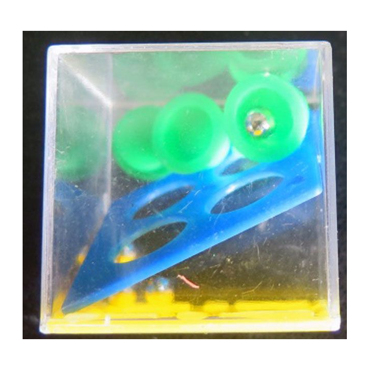 jeu d'adresse 1 dans cube plastique 4 x 4 x 4 cm 