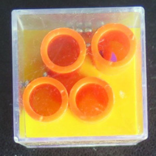 jeu d'adresse 2 dans cube plastique 4 x 4 x 4 cm 