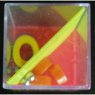 jeu d'adresse 4 dans cube plastique 4 x 4 x 4 cm 