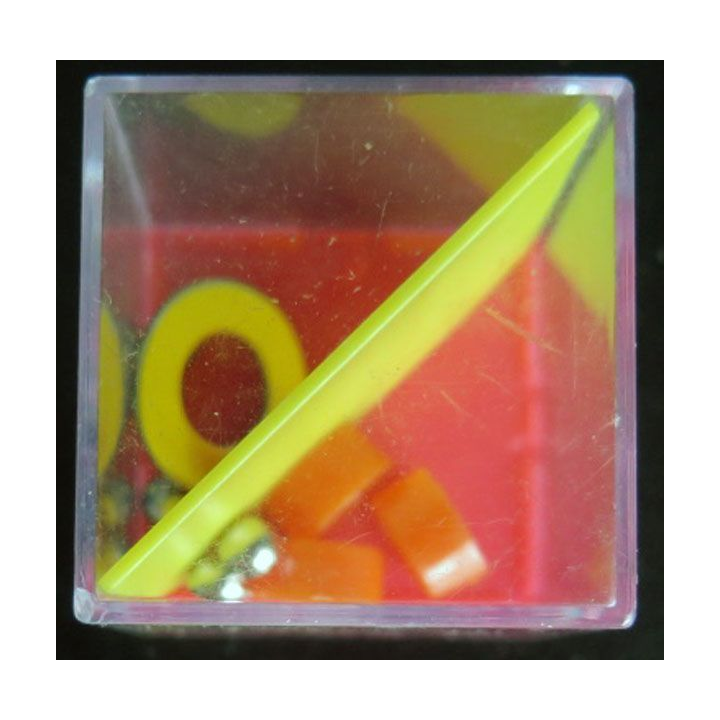 jeu d'adresse 4 dans cube plastique 4 x 4 x 4 cm 