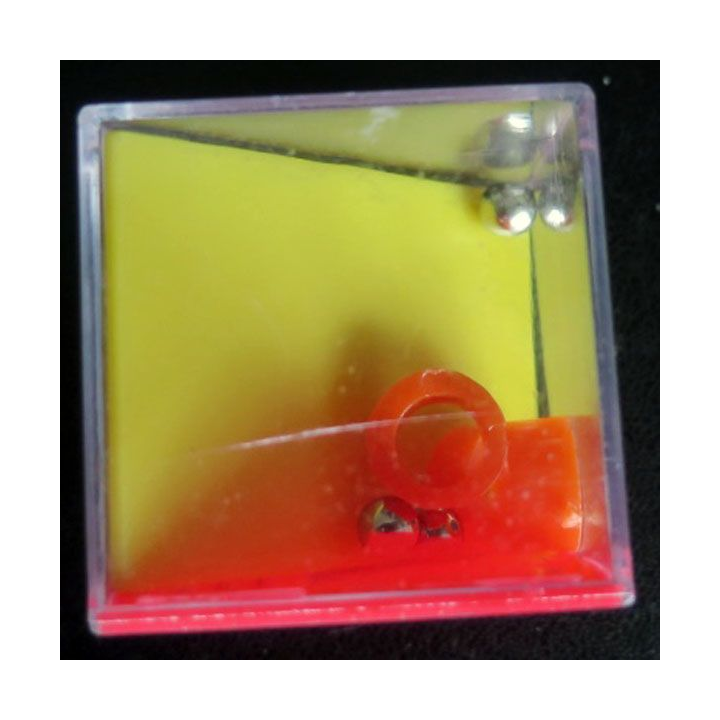 jeu d'adresse 4 dans cube plastique 4 x 4 x 4 cm 