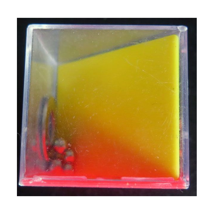 jeu d'adresse 4 dans cube plastique 4 x 4 x 4 cm 