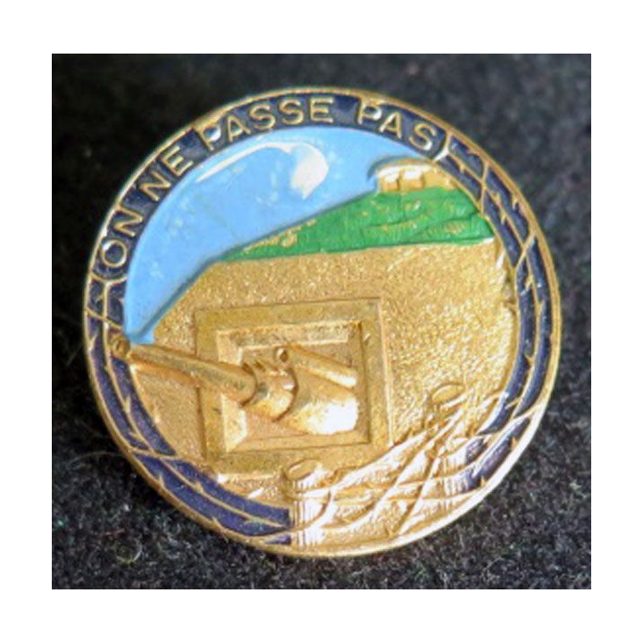 MAGINOT : insigne de fourragère de la ligne MAGINOT "on ne passe pas" 