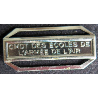 Barrette " CMDT DES ÉCOLES DE L'ARMÉE DE L'AIR " en métal argenté