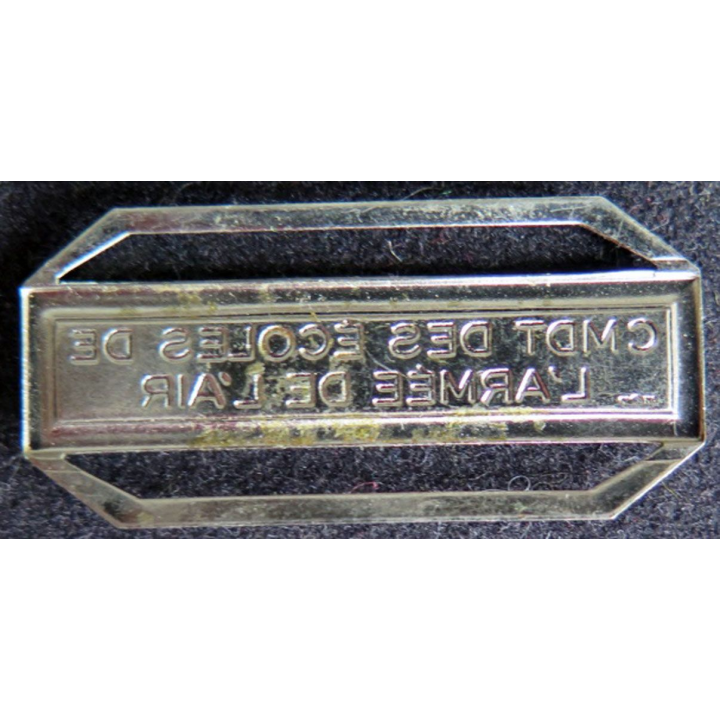 Barrette " CMDT DES ÉCOLES DE L'ARMÉE DE L'AIR " en métal argenté
