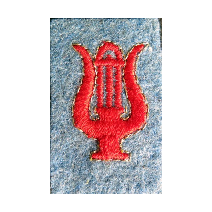 Tenue bleue horizon 1914-1918 : insigne de manche de musique rouge