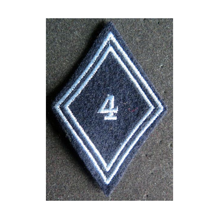 LOSANGE DE BRAS MODÈLE 45 : 4° régiment de Hussards troupe