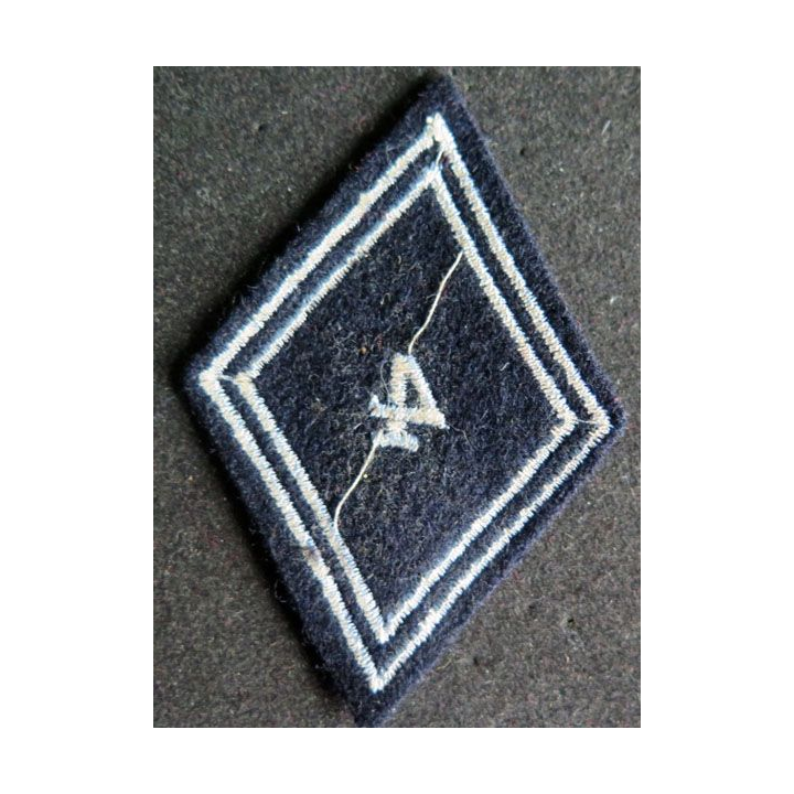 LOSANGE DE BRAS MODÈLE 45 : 4° régiment de Hussards troupe