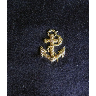 Insigne des troupes de marine sur tissu noir en cannetille