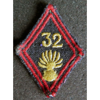 LOSANGE DE BRAS MODÈLE 45 : 32° régiment d'infanterie cadre avec pressions
