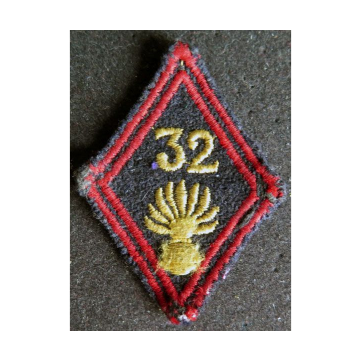 LOSANGE DE BRAS MODÈLE 45 : 32° régiment d'infanterie cadre avec pressions