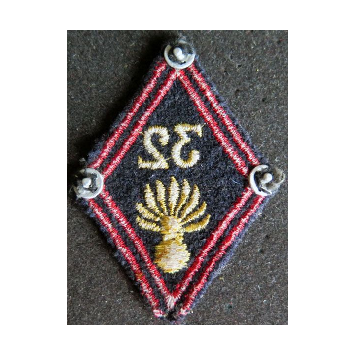 LOSANGE DE BRAS MODÈLE 45 : 32° régiment d'infanterie cadre avec pressions